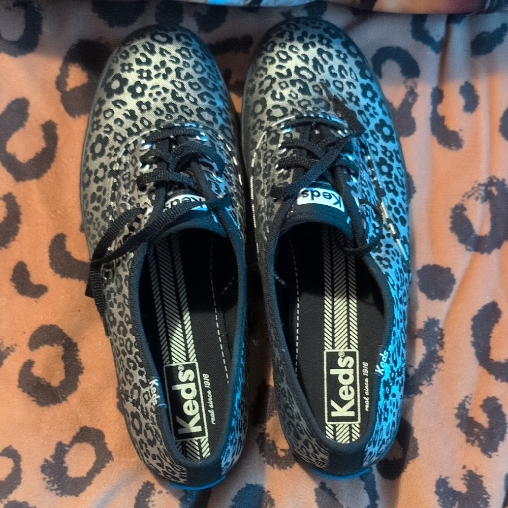 Keds Women's Gray Leopard Print Lace-Up Sneakers NWOT never Used